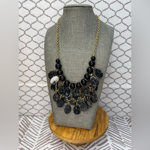 Elegant Black and Gold Statement Necklace - Picture 4 of 4